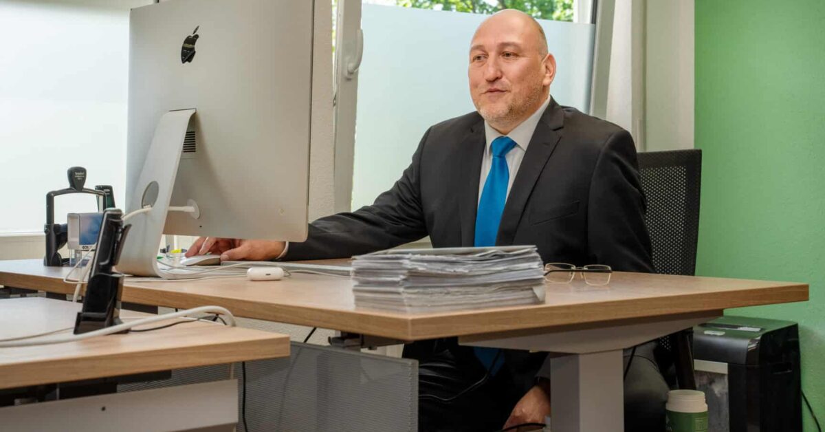 Markus Thumm im Headquarter der Pflegekräfte Service GmbH, Jahnstraße 5 ...